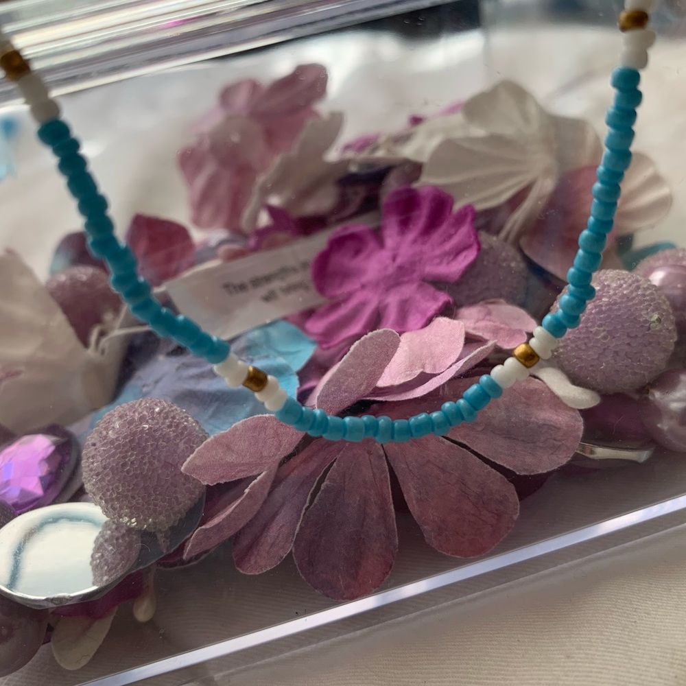 Blue tie-dye T-shirt with matching necklace - Picture 6 of 6